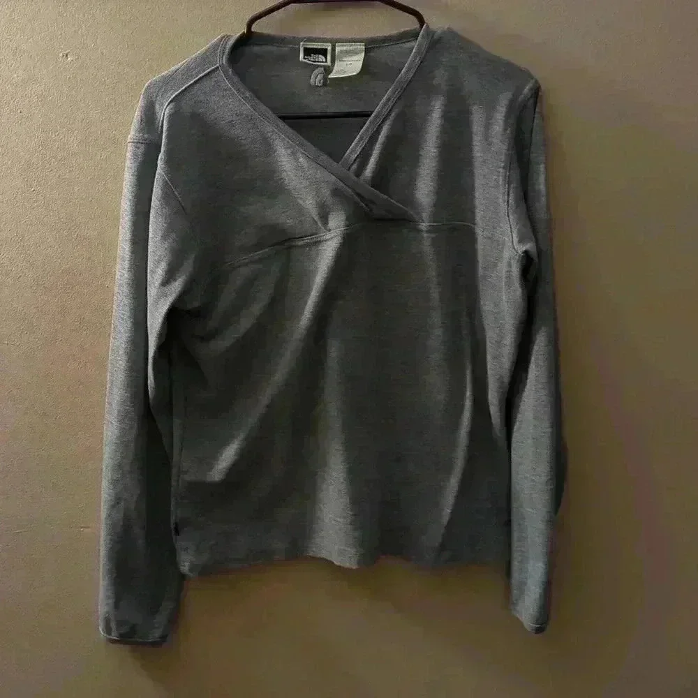 The North Face long sleeve shirt, gray, large - Picture 2 of 6